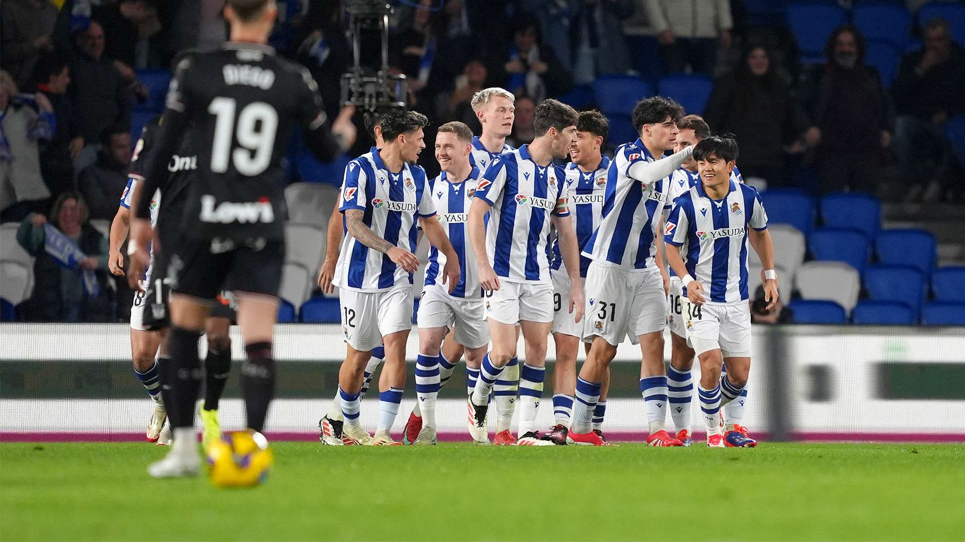 英超俱乐部球衣赞助合同总值惊人，达4.71亿英镑！