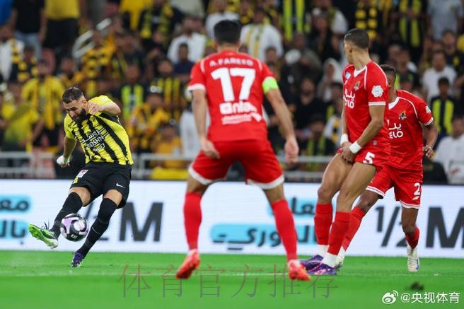 本赛季的比赛中 本泽马10次为皇马先拔头筹 本赛季的比赛中 本泽马10次为皇马先拔头筹